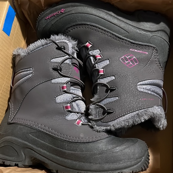Columbia Youth Buga Boot Youth Size 7 